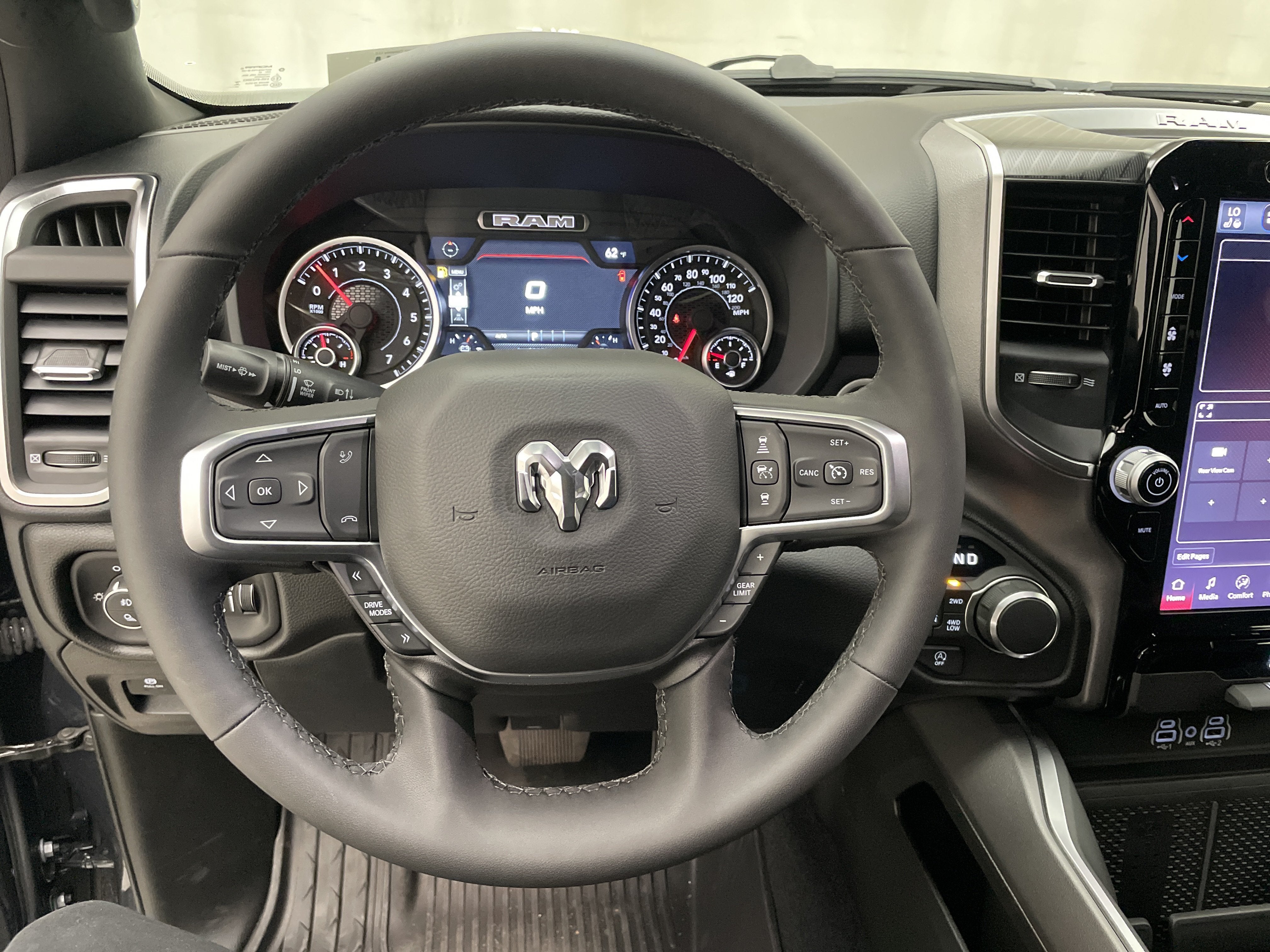 2026 RAM 1500 Big Horn Crew Cab 4x4 5'7" Box