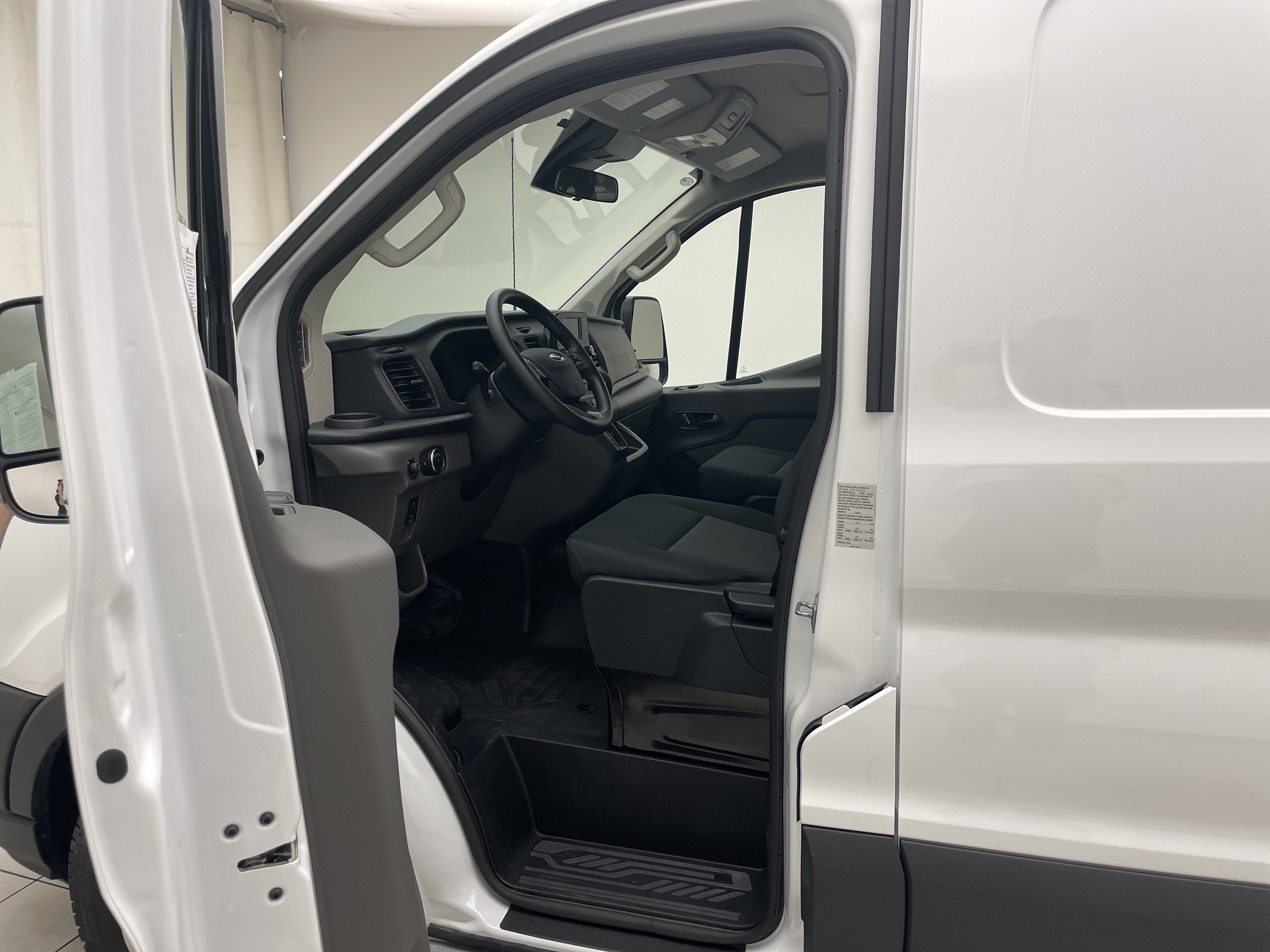 2025 Ford Transit Cargo Van T-250 130" Low Rf 9070 GVWR RWD