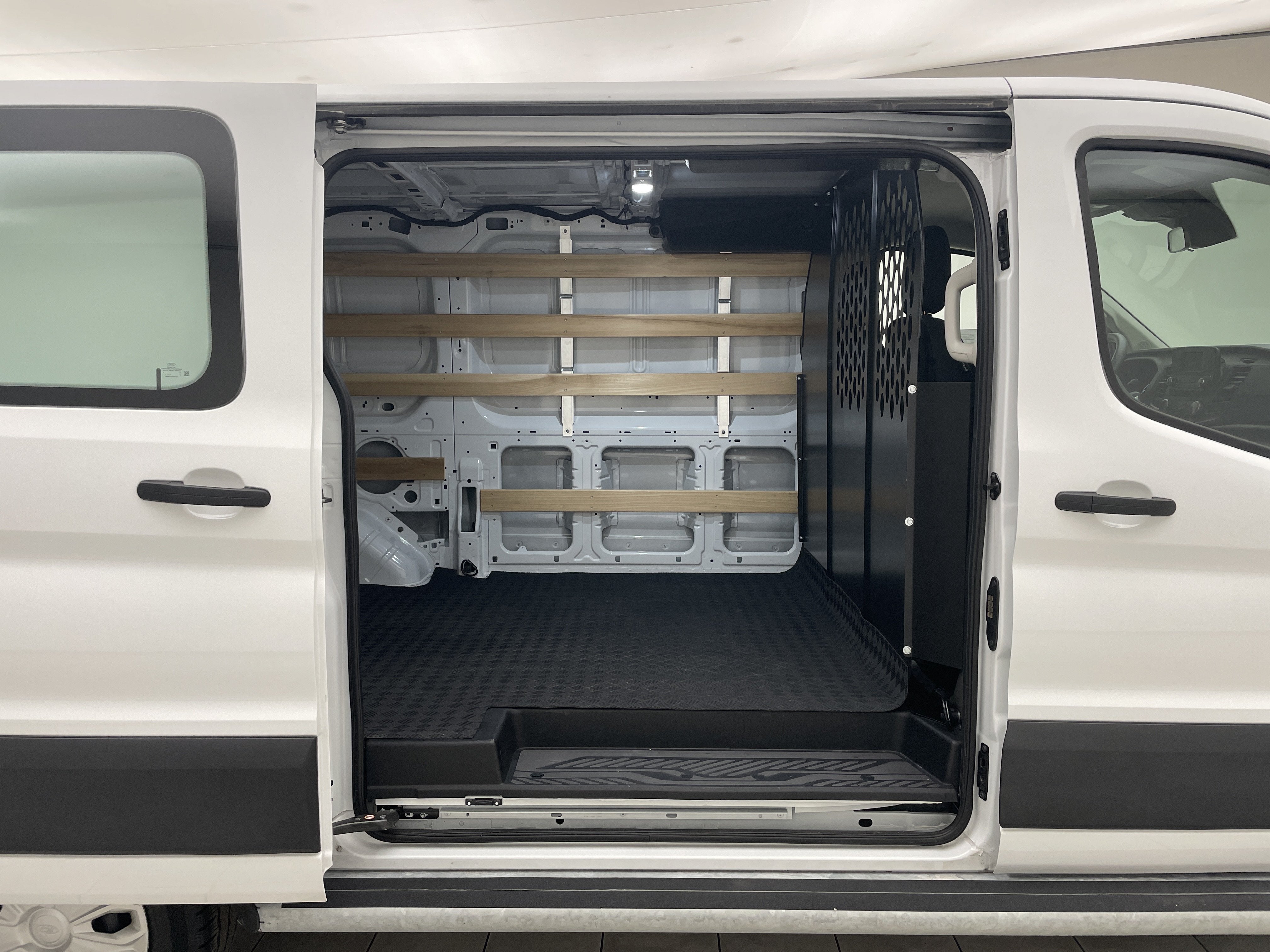 2025 Ford Transit Cargo Van T-250 130" Low Rf 9070 GVWR RWD