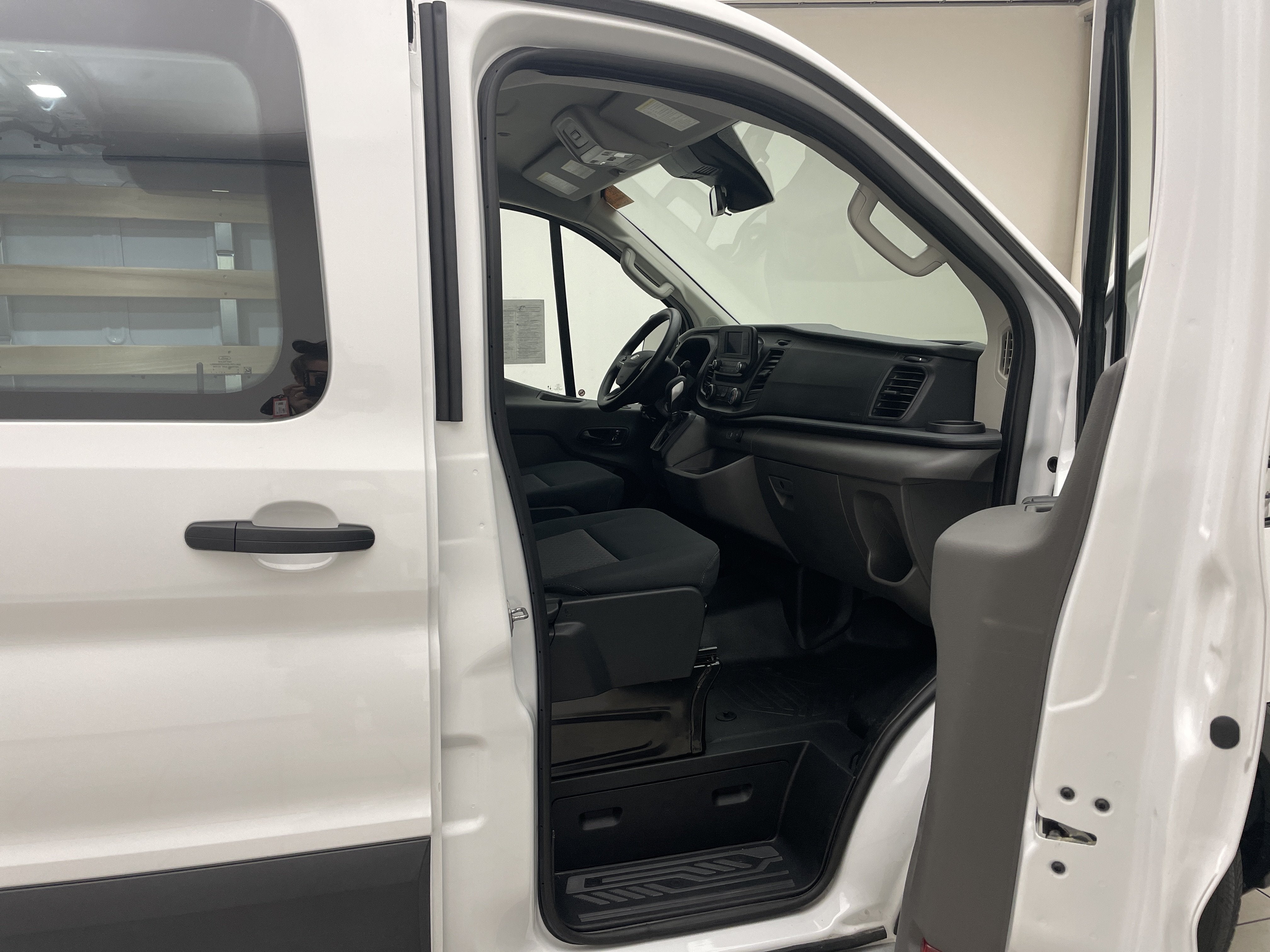 2025 Ford Transit Cargo Van T-250 130" Low Rf 9070 GVWR RWD