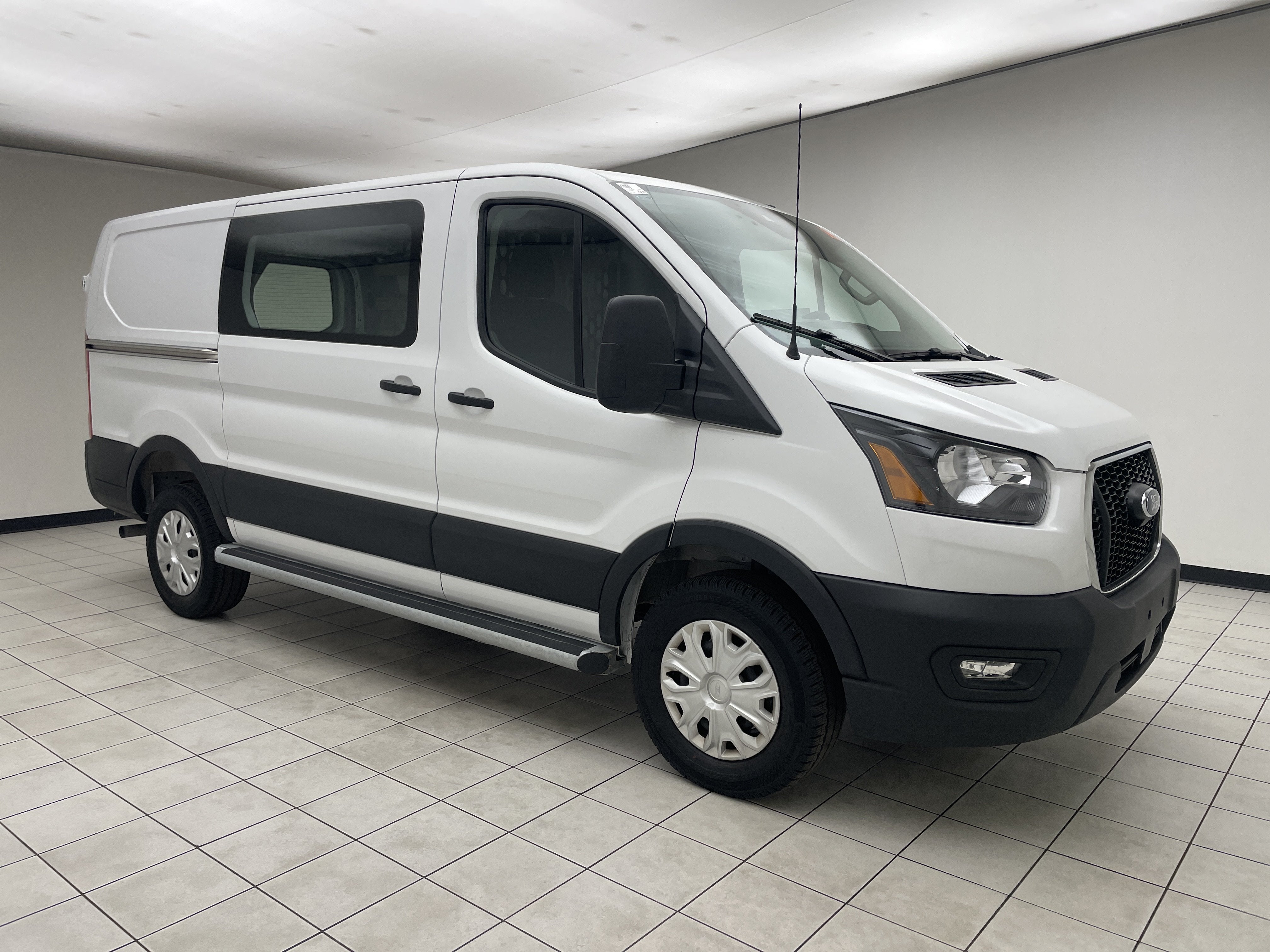 2025 Ford Transit Cargo Van T-250 130" Low Rf 9070 GVWR RWD
