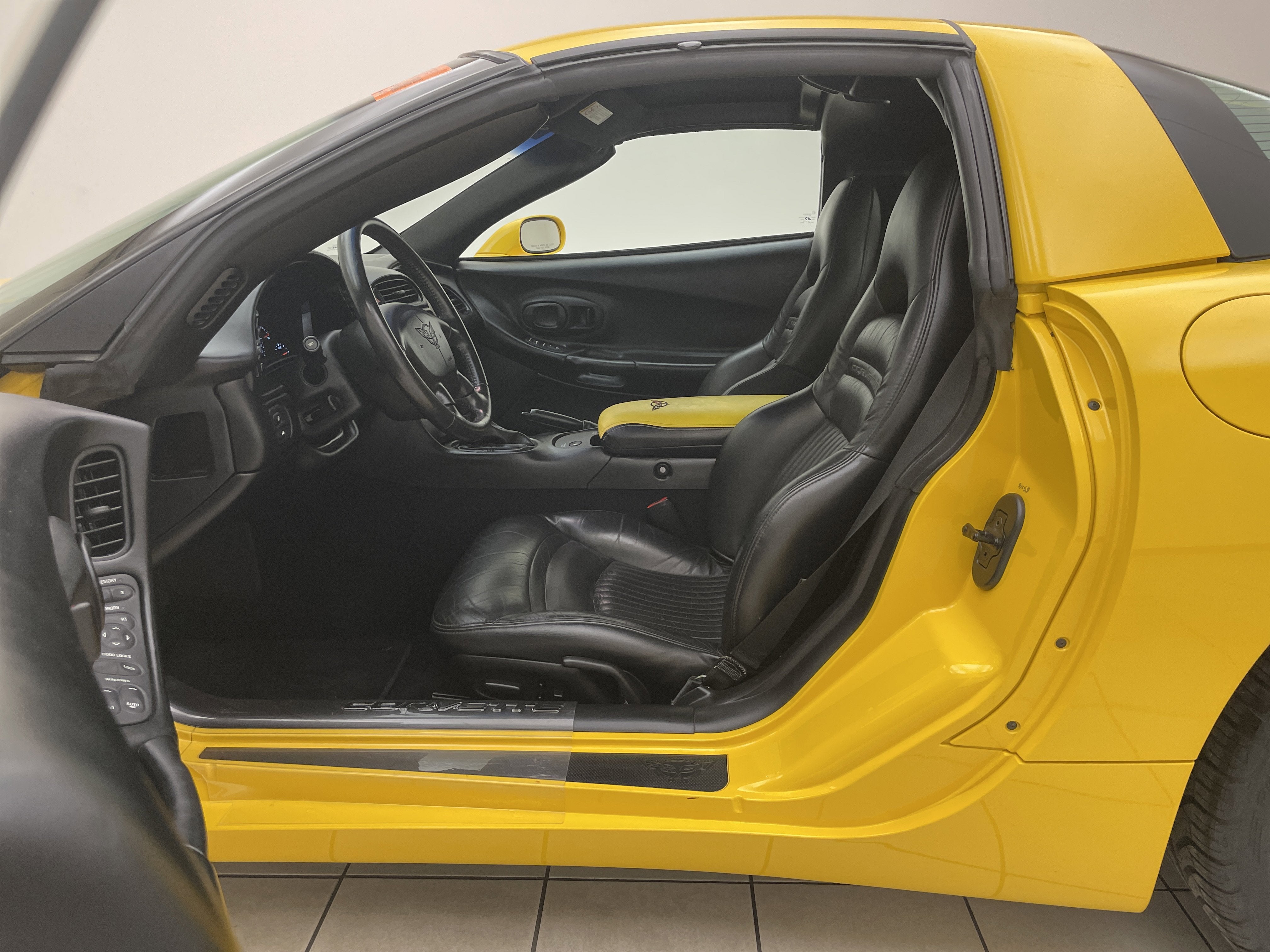 2004 Chevrolet Corvette 2dr Cpe