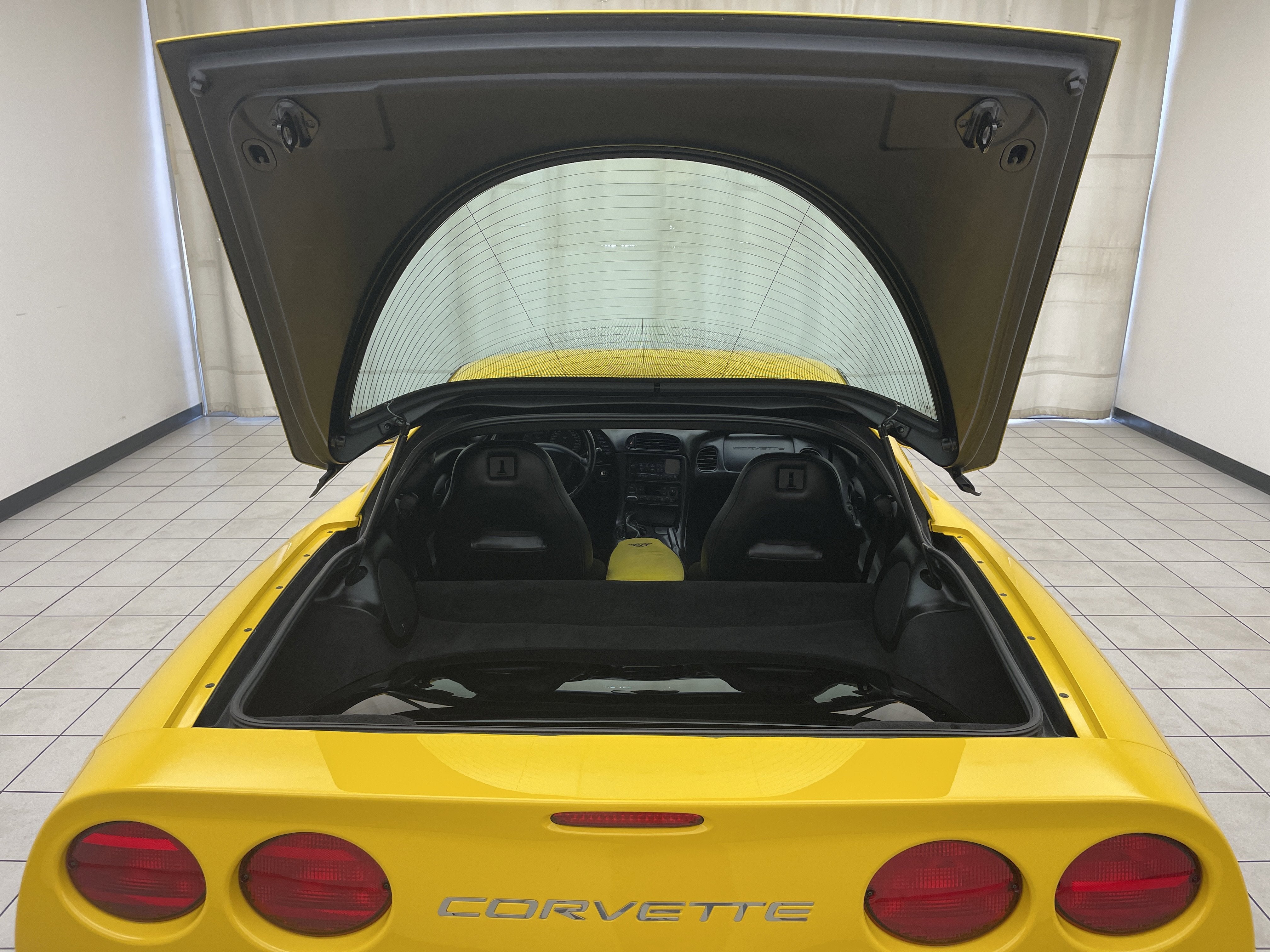 2004 Chevrolet Corvette 2dr Cpe