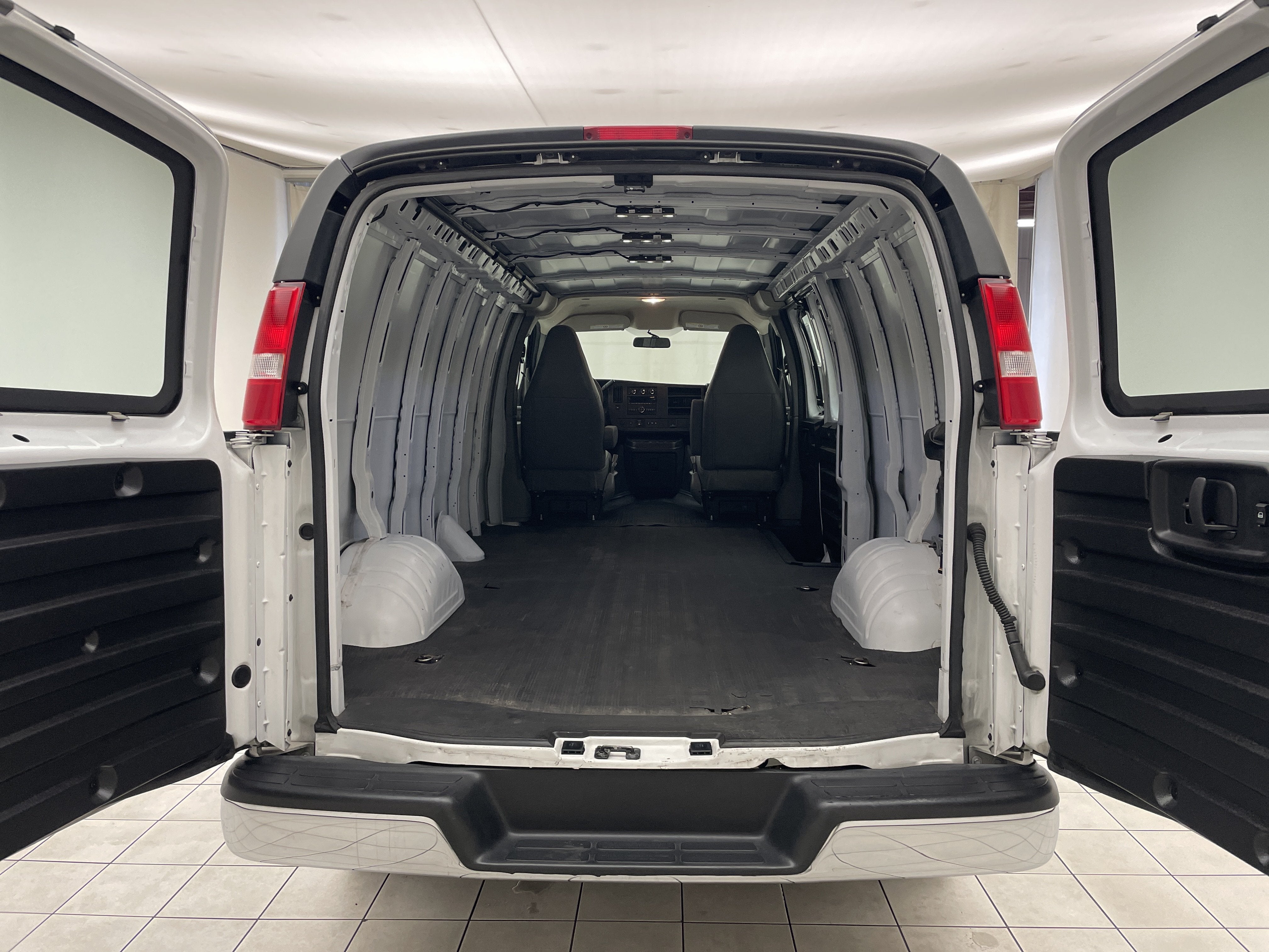 2024 Chevrolet Express Cargo 2500 WT