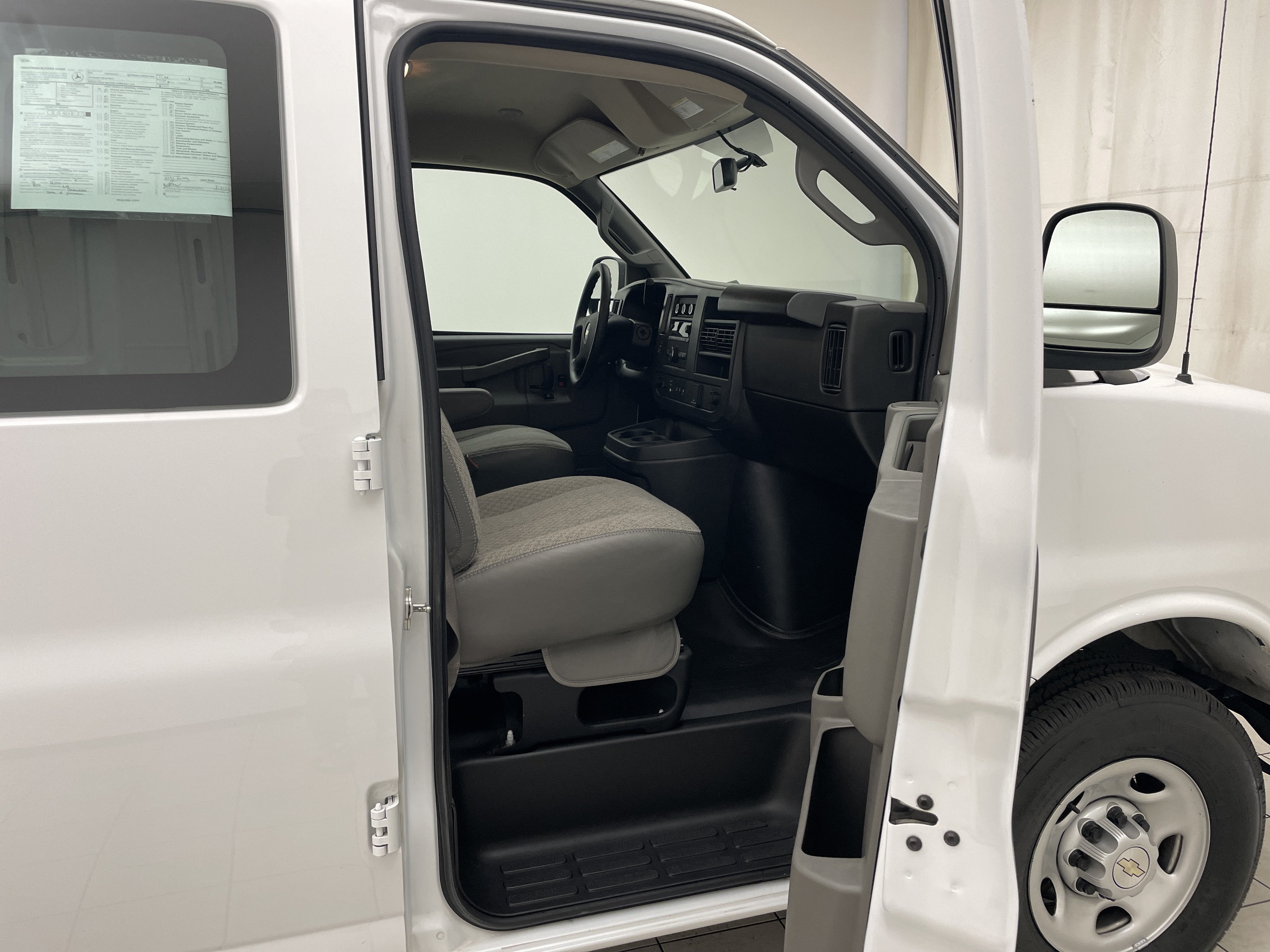 2024 Chevrolet Express Cargo 2500 WT