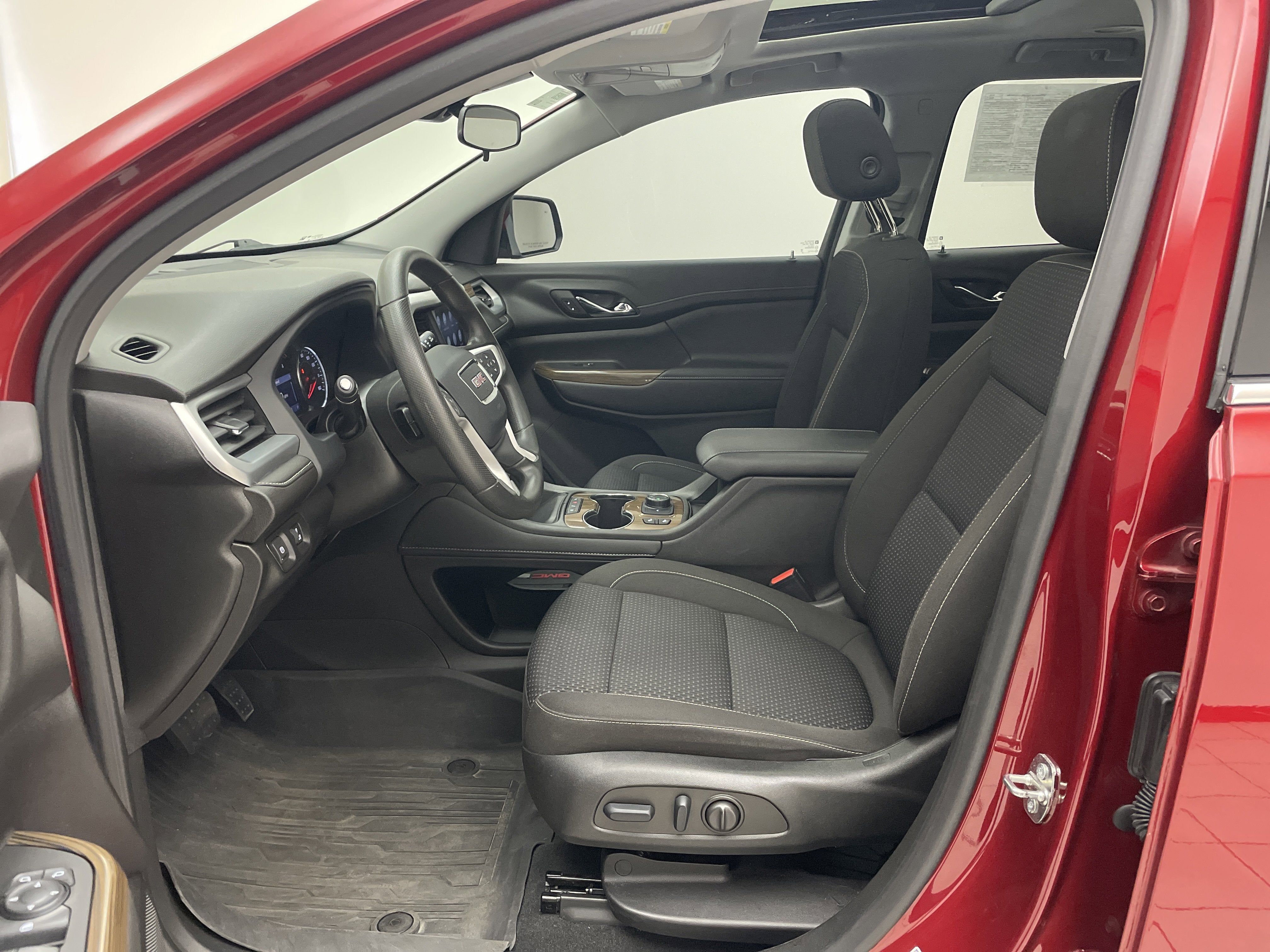 2023 GMC Acadia SLE - Photo 26
