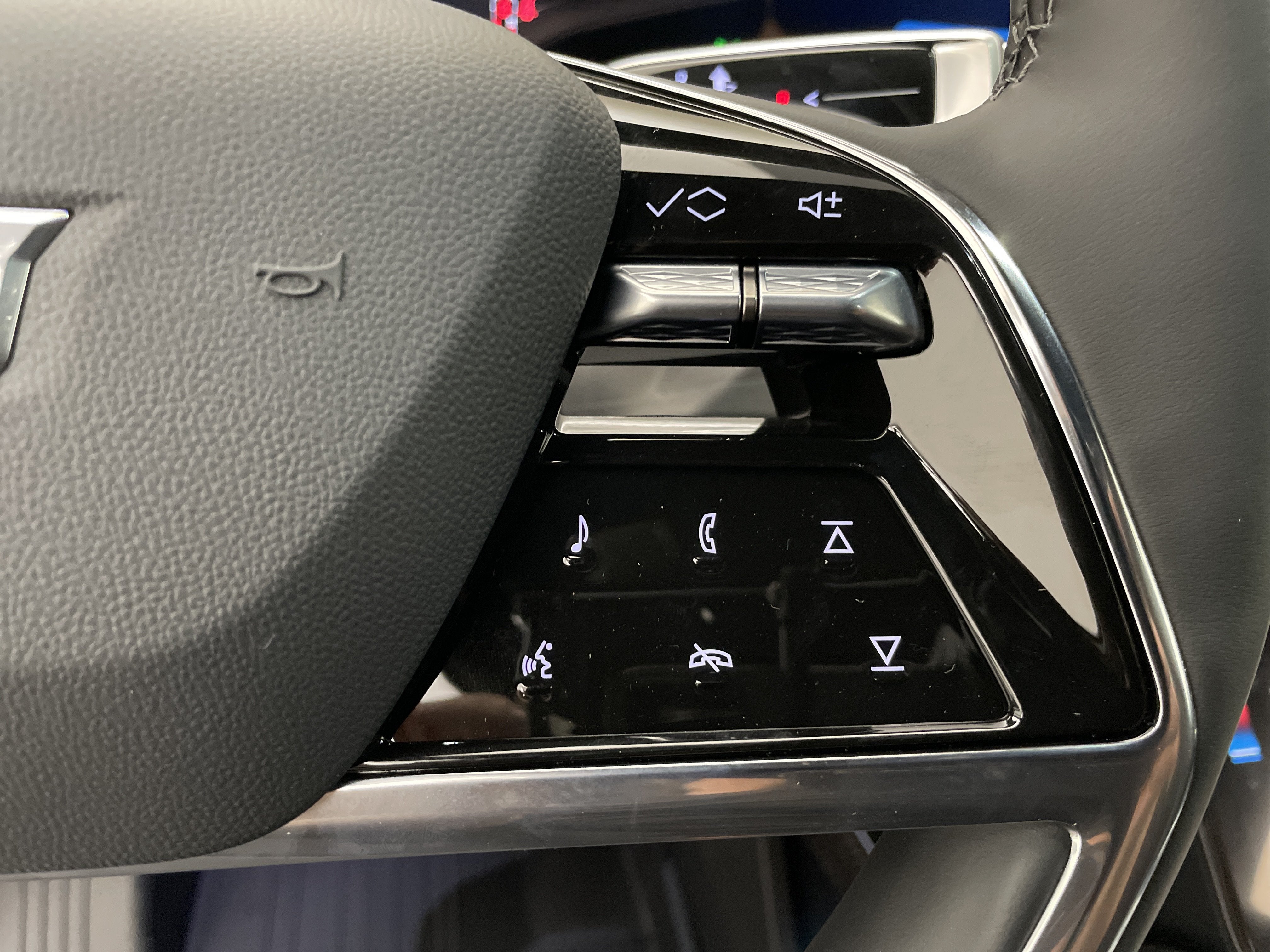2027 Cadillac VISTIQ Sport - Photo 12