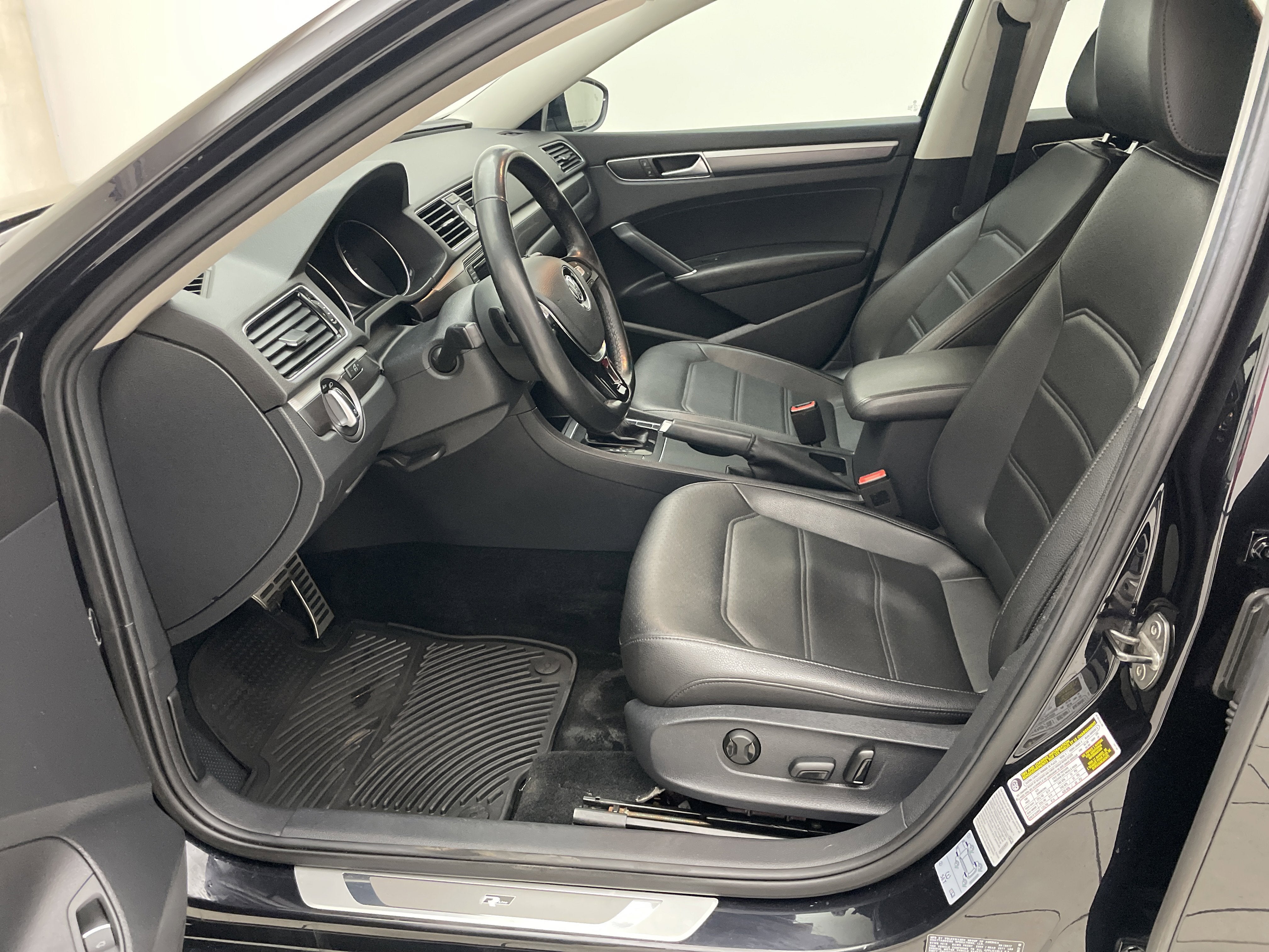 2017 Volkswagen Passat 1.8T R-Line