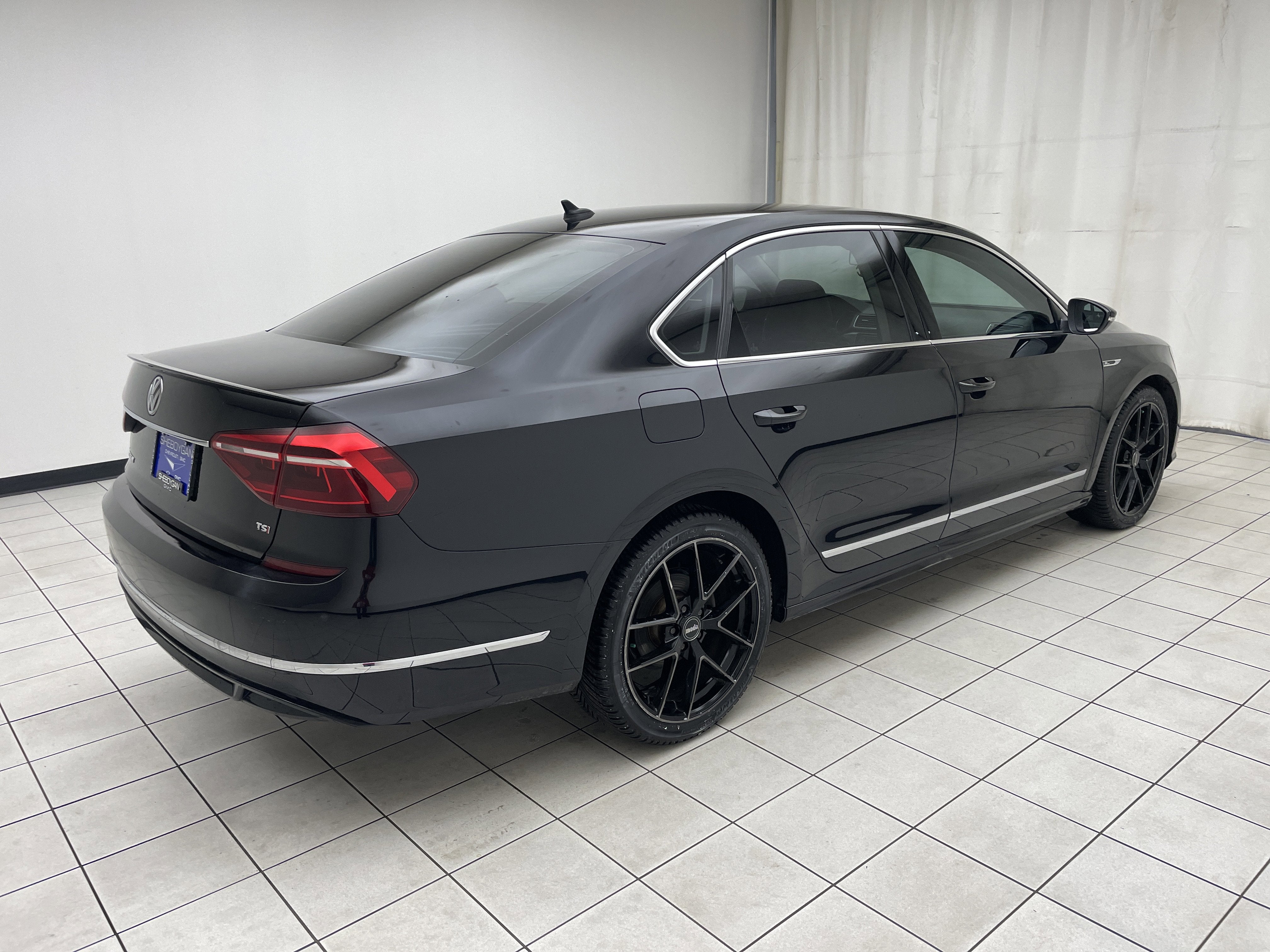 2017 Volkswagen Passat 1.8T R-Line