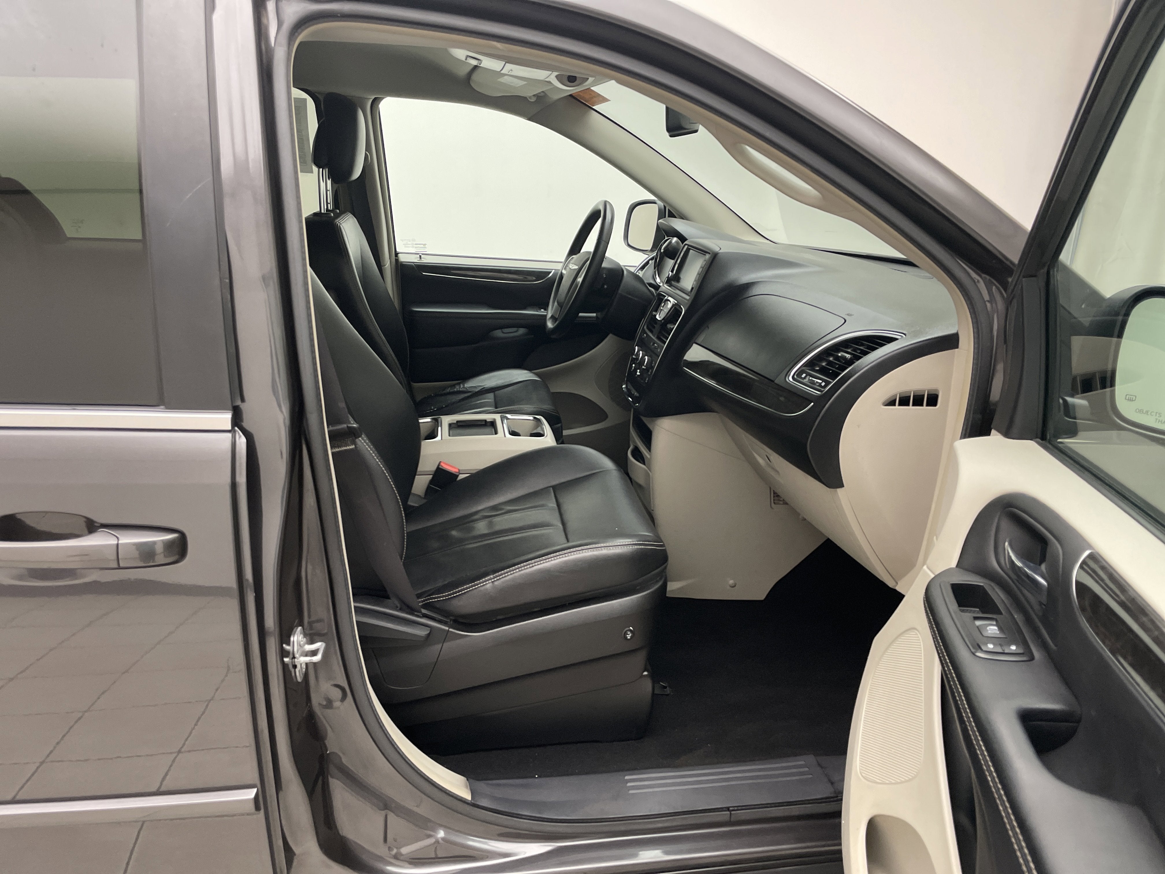 2015 Chrysler Town & Country LX