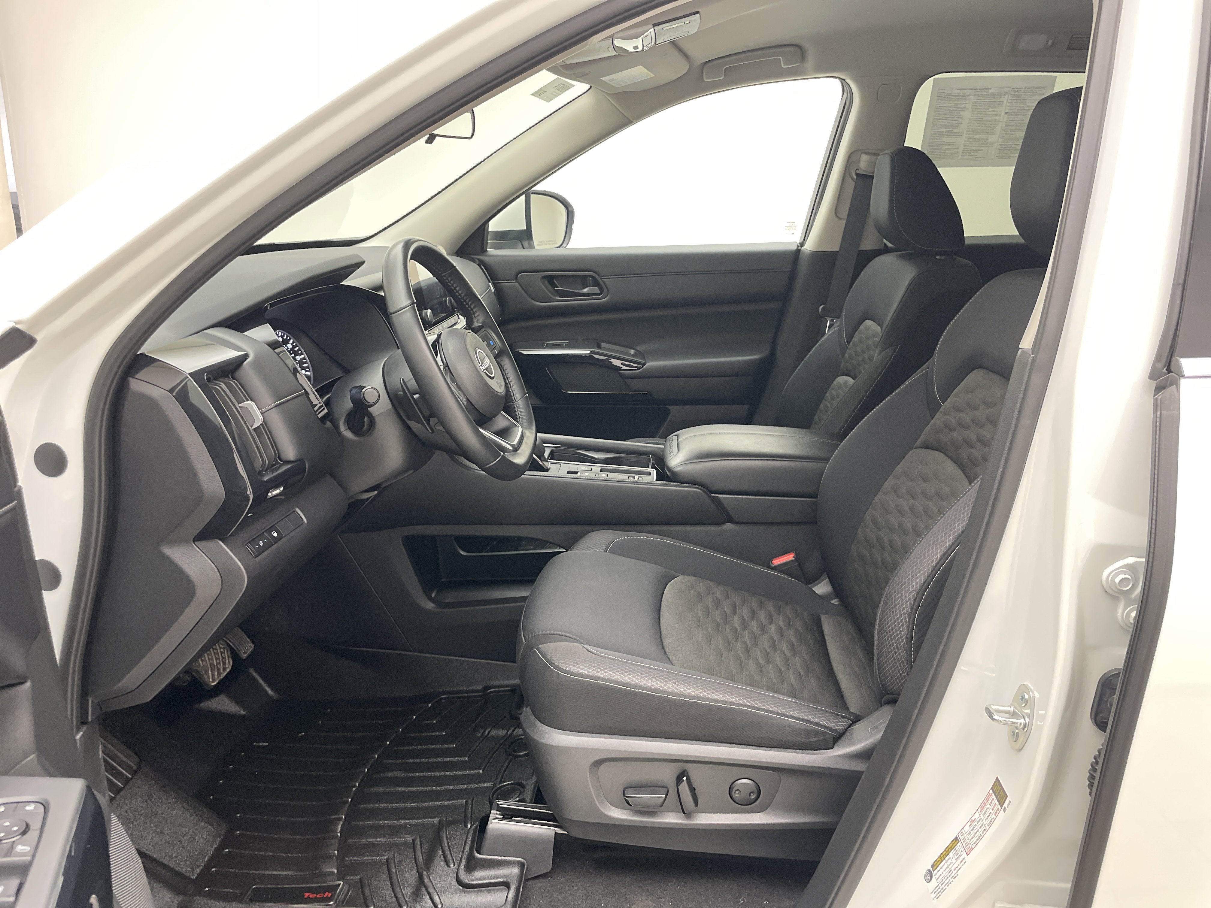 2023 Nissan Pathfinder SV FWD