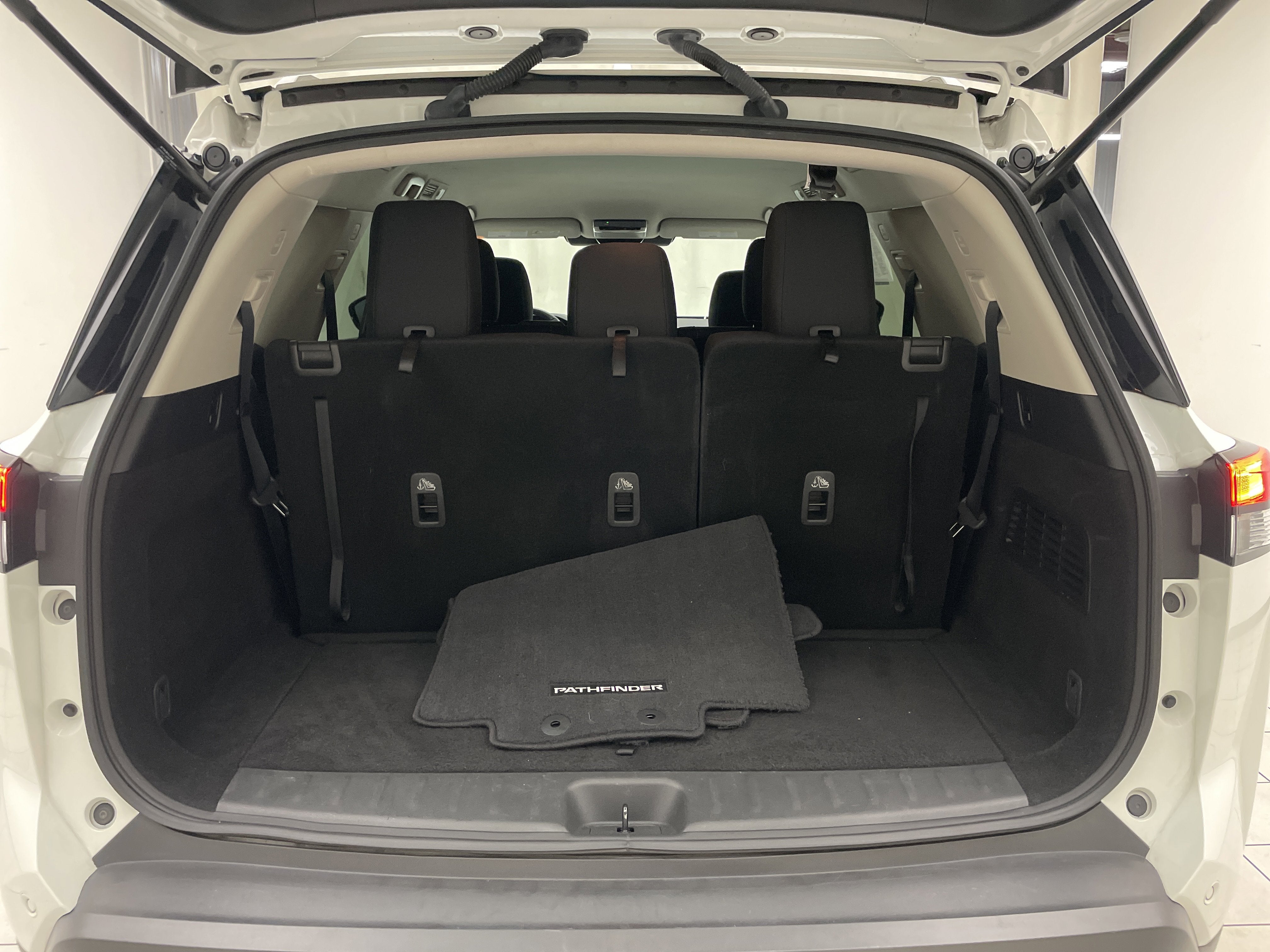 2023 Nissan Pathfinder SV FWD