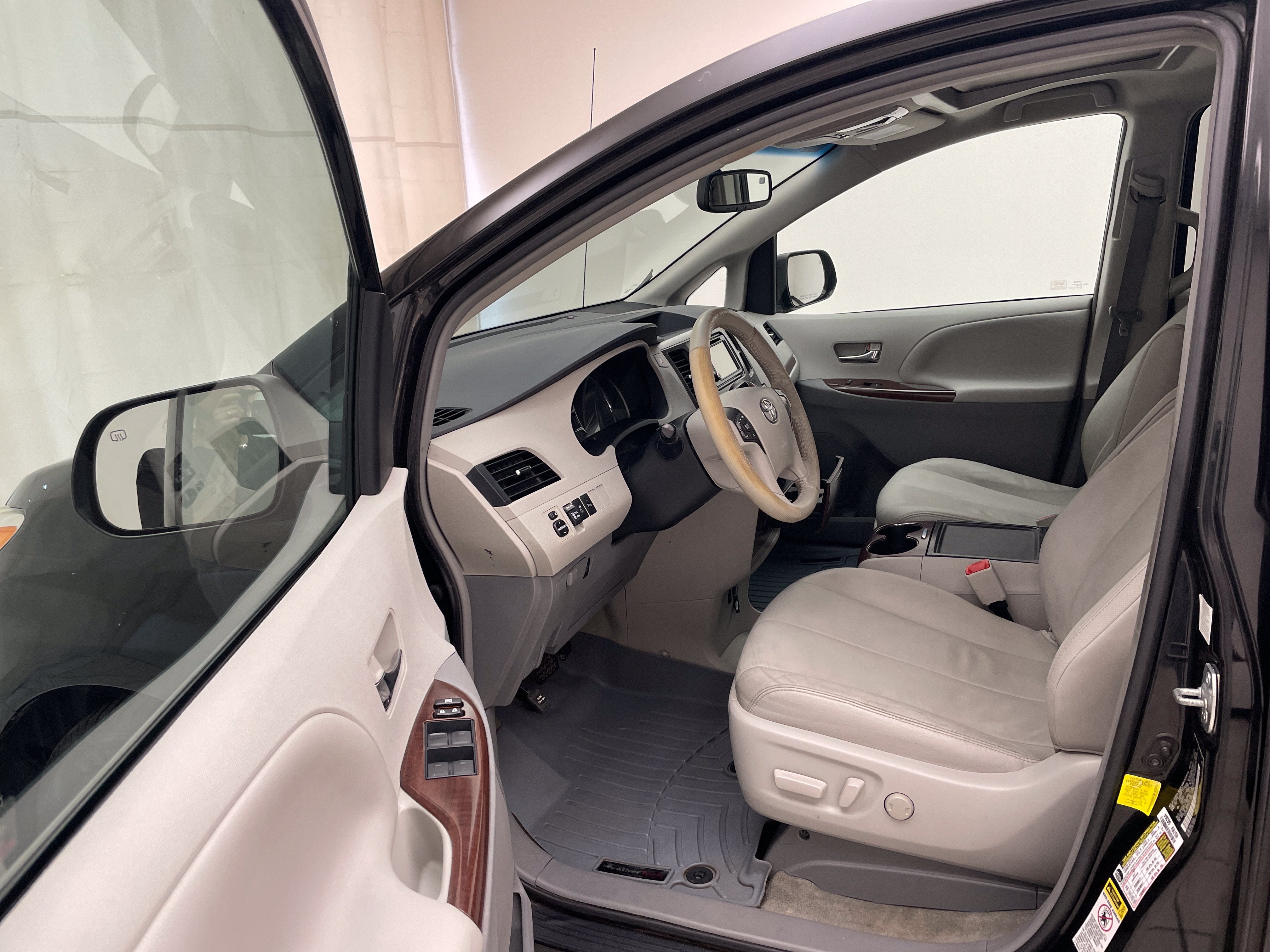 2013 Toyota Sienna XLE V6 8 Passenger