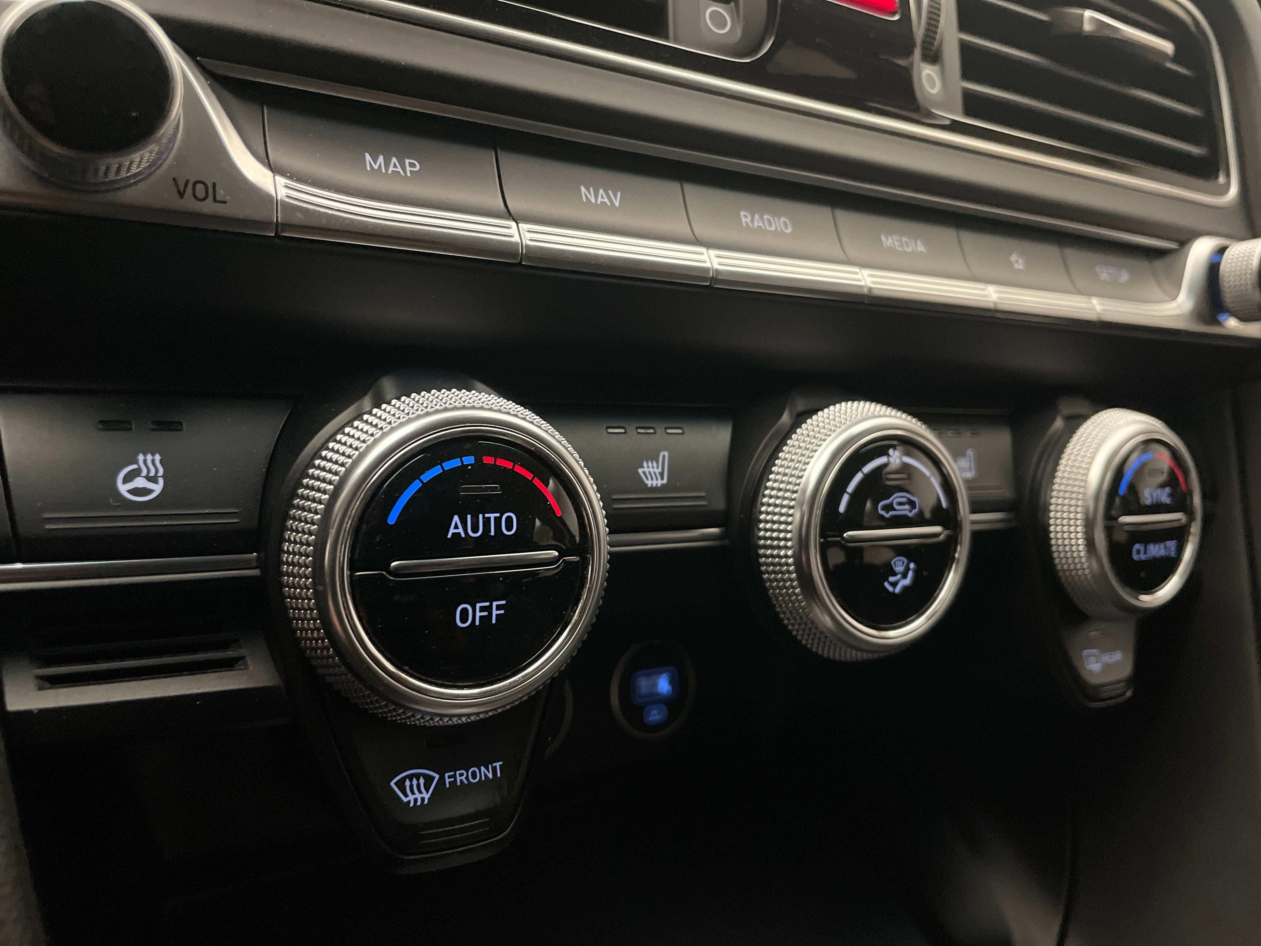 2022 Genesis G70 2.0T AWD